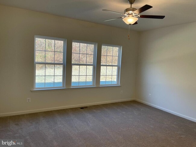 Building Photo - 121 Trails Way
