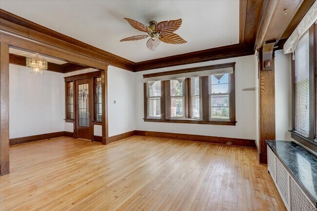 Foto del edificio - 2381 S Woodward St