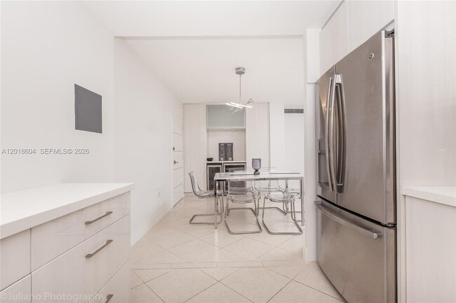 Foto del edificio - 5555 Collins Ave