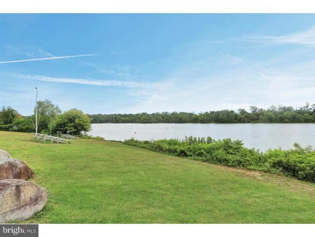 Foto del edificio - 52 Shady Brook Ln