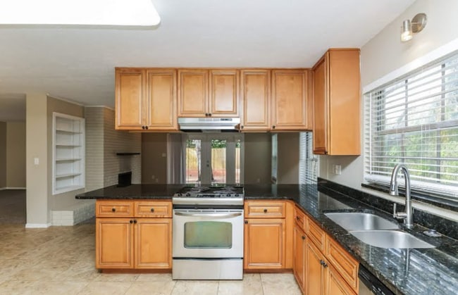 Foto del edificio - 5218 Cumberland Dr