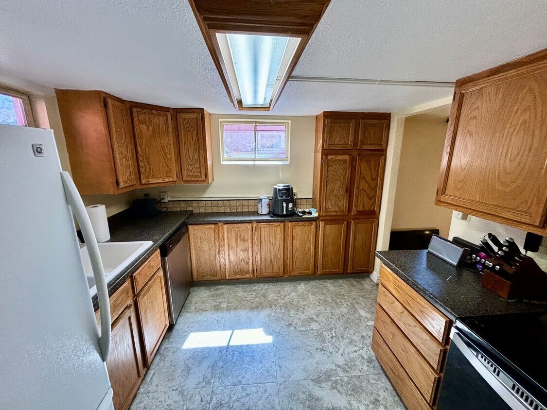 Foto principal - Cozy 2-Bed Downstairs Duplex, Close to CSU...