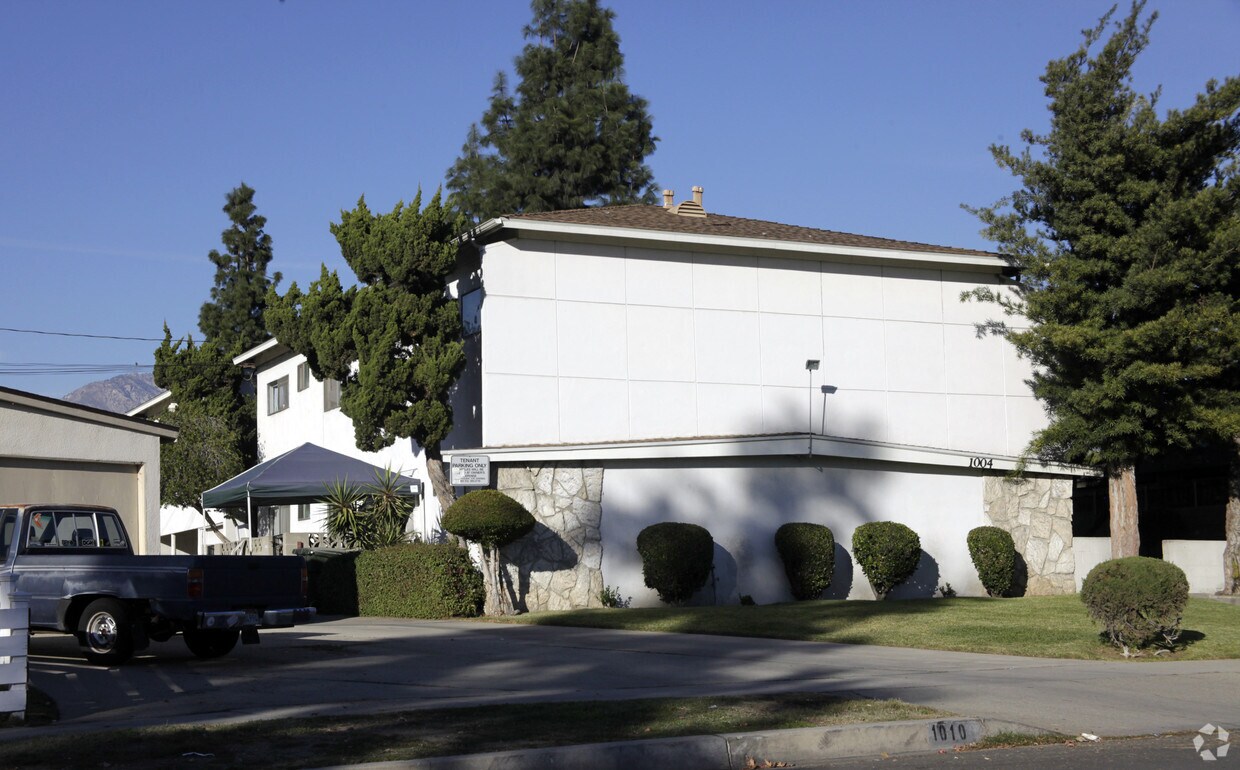 Primary Photo - 1004 W Granada Ct