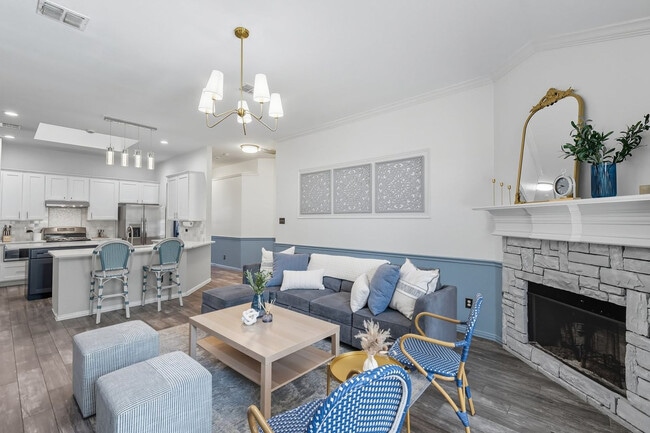 Building Photo - 2402 Blue Holly Dr