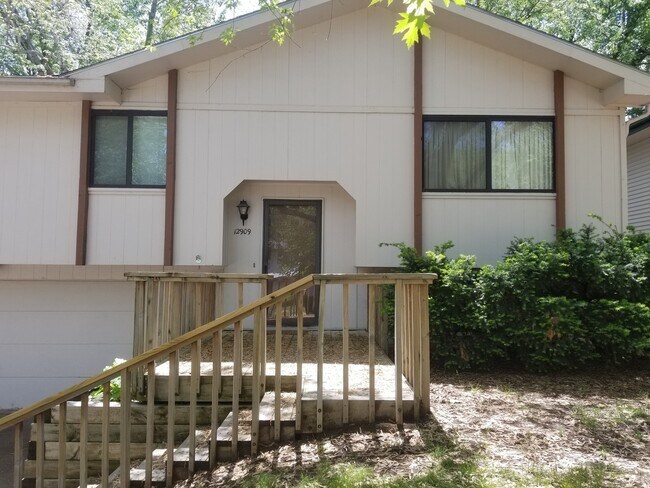 Foto del edificio - Great location!  3 bed, 2 bath home in southwest Omaha.