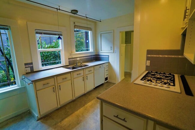 Foto del edificio - 2836 Derby St