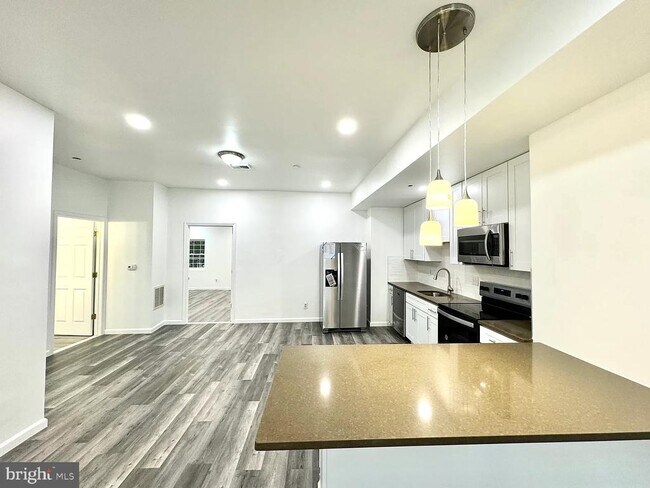 Building Photo - 20/24-24 N 40th St