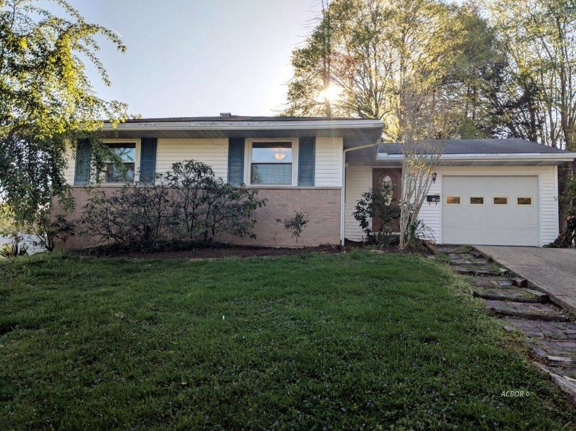 Front - 28 Euclid Dr