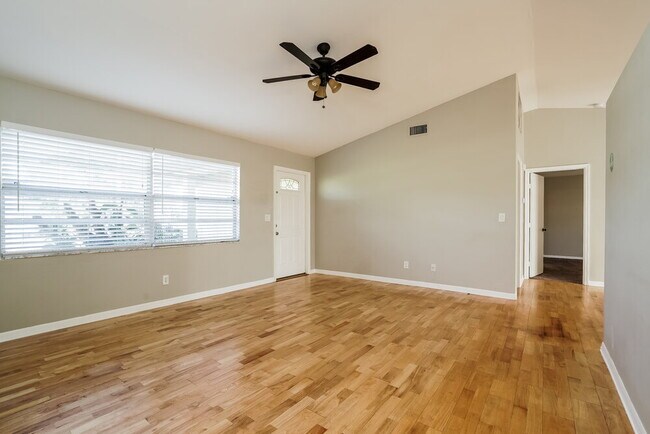 Foto del edificio - 28 SW 13th St