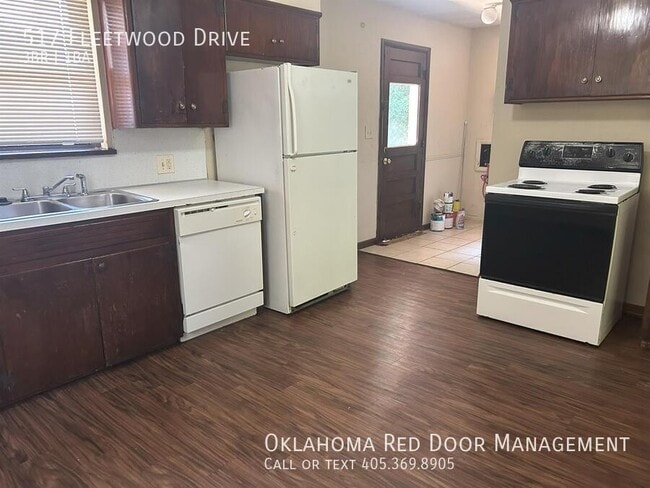 Building Photo - 517 Fleetwood Dr
