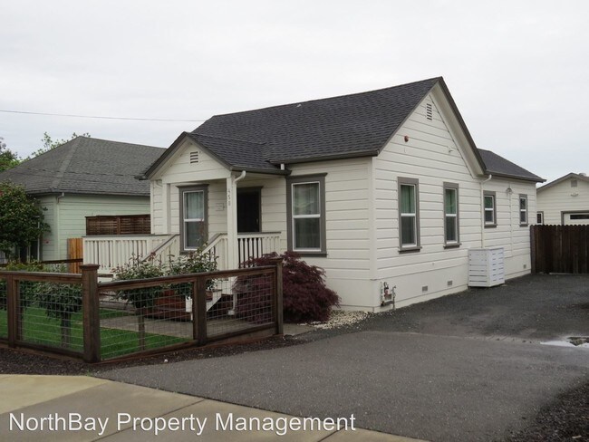 Building Photo - 458 Windsor River Rd