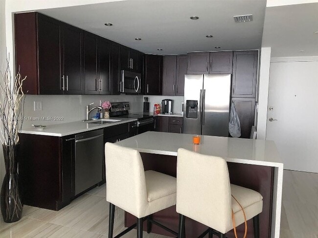 Building Photo - 1301 NE Miami Gardens Dr