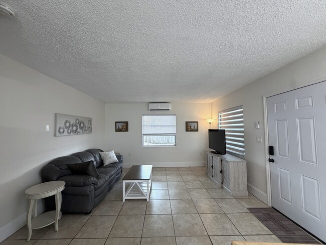 Photo - Angle Road 1196 #B House