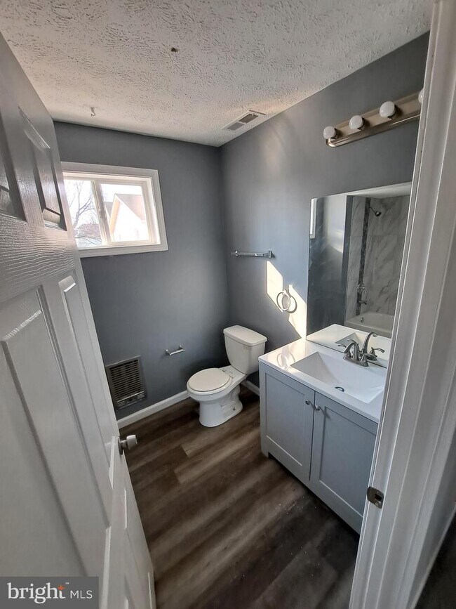 Foto del edificio - 6729 Railway Ave