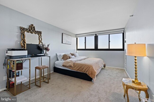 Foto del edificio - 5911 Edsall Rd