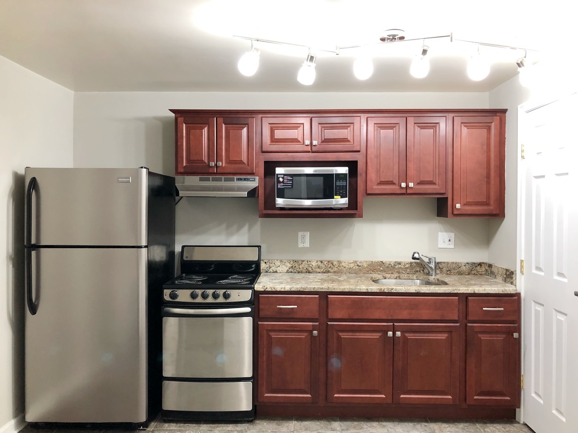 Private kitchen - 9404 Copernicus Dr