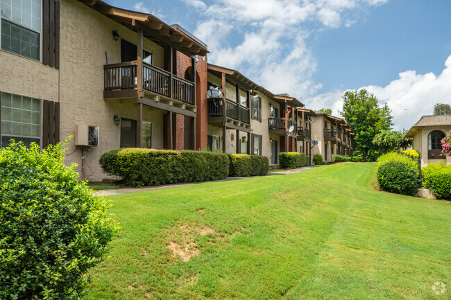 Building Photo - Embarcadero Club Apartments