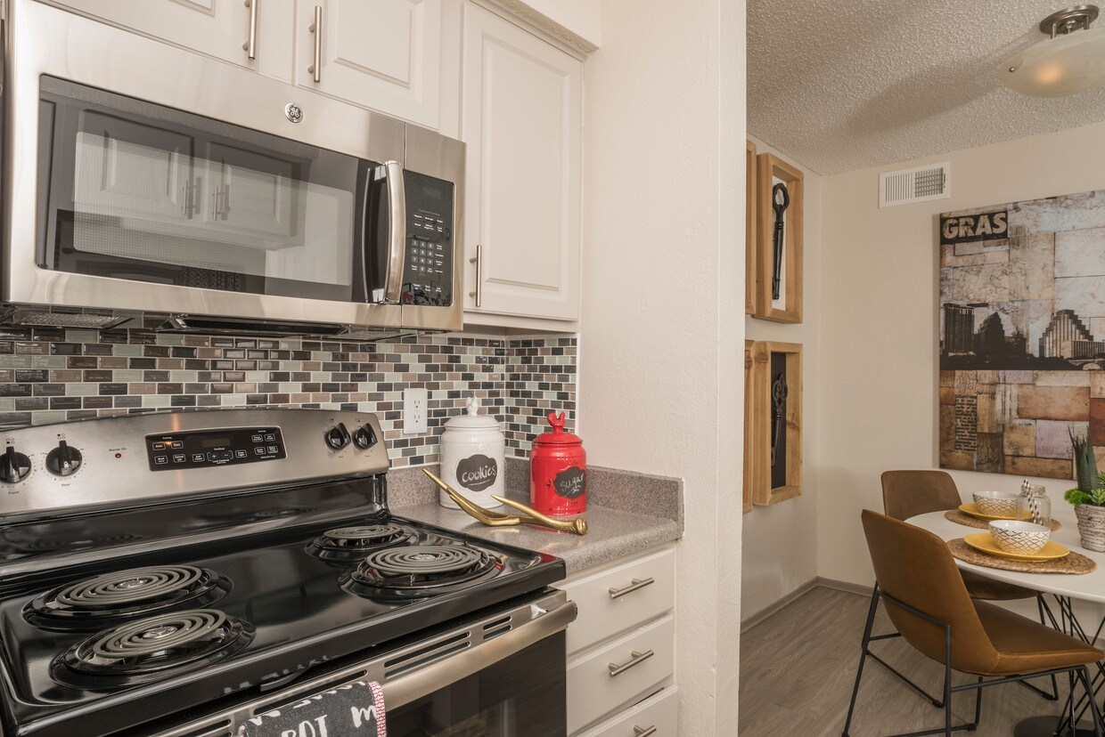 Greenwood Creek Apartments Benbrook