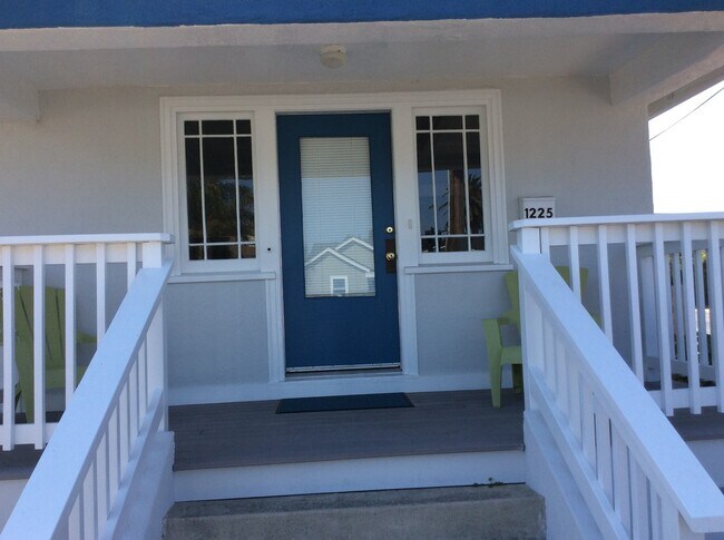 Building Photo - Charming Seabright Beach Cottage!