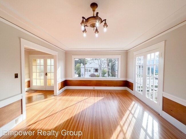 Building Photo - 3 br, 2 bath House - 4300 Everett Ave,