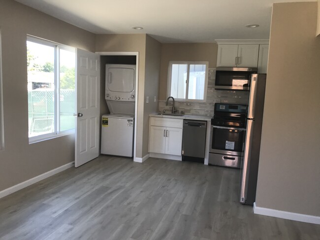 Kitchen and Laundry - 38141 Ashford Way