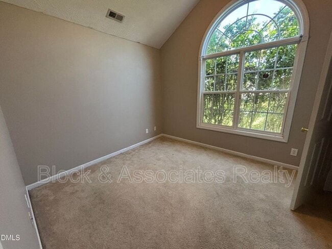 Building Photo - 337 Americana Dr