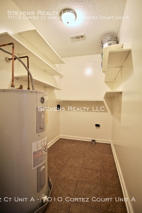 Building Photo - 7010 Cortez Ct A Hermitage
