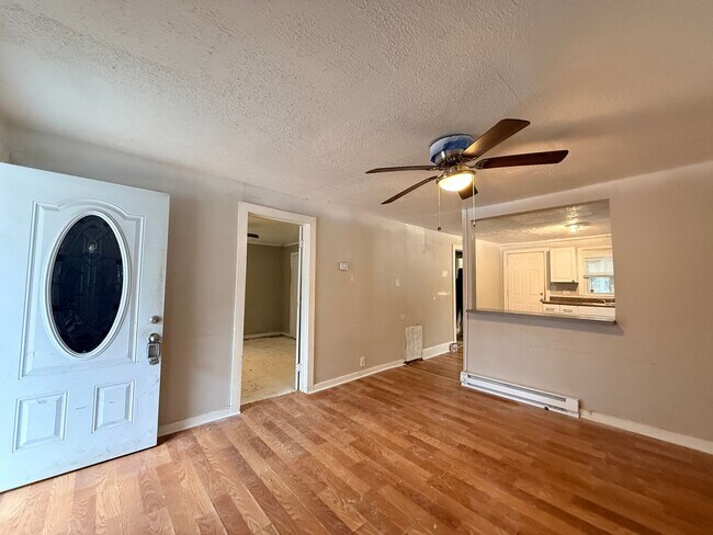 Foto del edificio - COMING SOON! 2 Bed House! Making it ready for you!