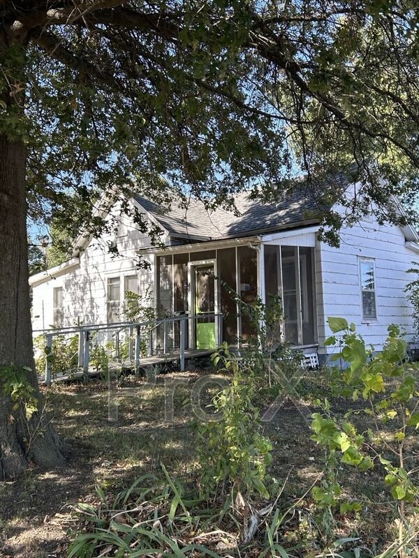 Primary Photo - 311 E Kansas St