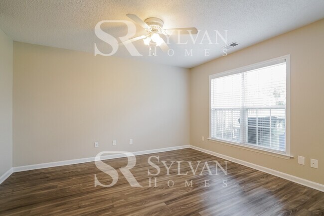 Foto del edificio - Everything you have been dreaming of is here. Lease today!
