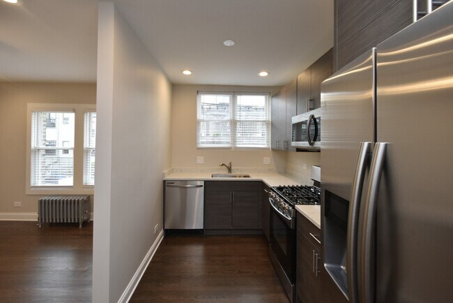Building Photo - 1434 W Farragut Ave