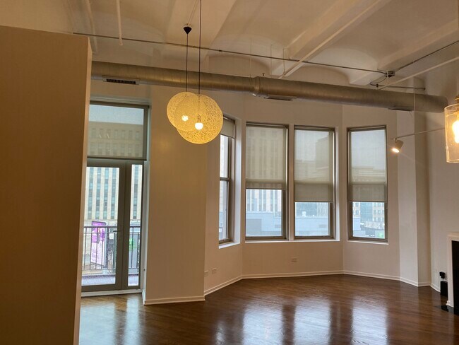 Building Photo - 500 S Clinton St