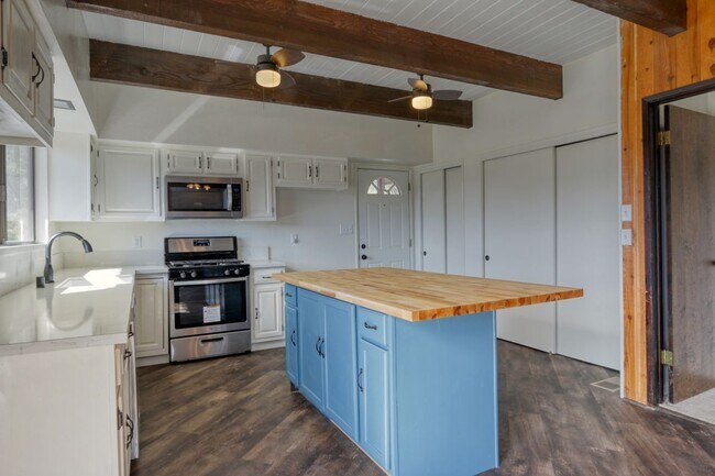 Foto del edificio - 24450 Willow Pass Dr