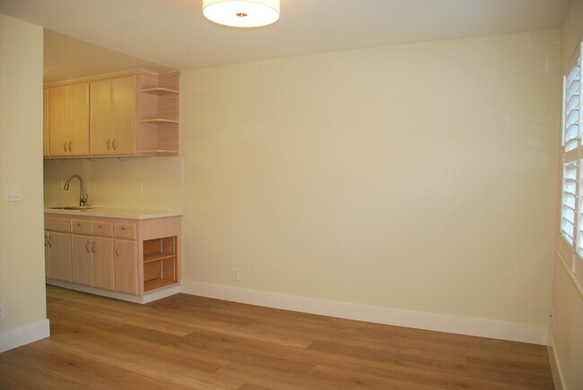 Building Photo - Corner Unit Townhome in Corte Madera For R...