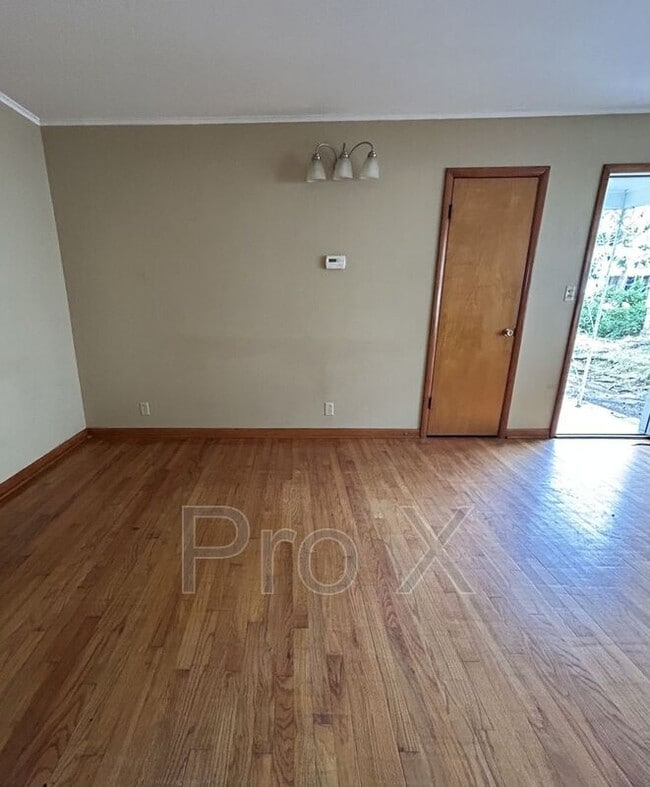 Building Photo - 111 W Lindburg St