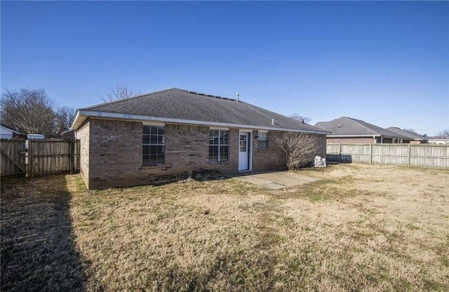 Building Photo - ***520 Walker Street***