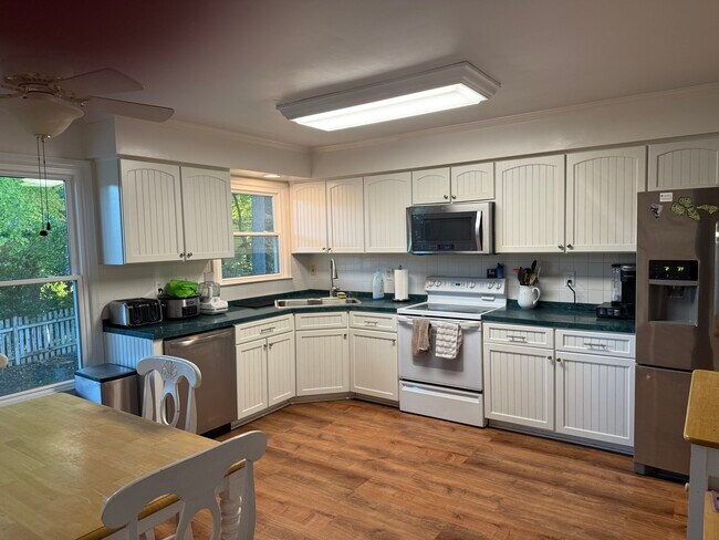 Foto del edificio - 6101 Mountain Springs Ln