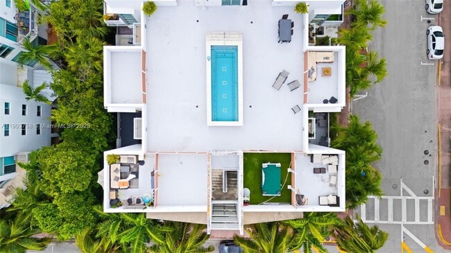 Foto del edificio - 7744 Collins Ave