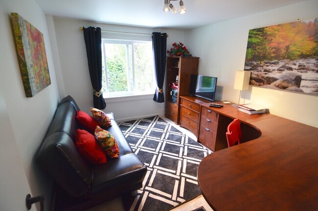 Photo du bâtiment - 1210 14th St E