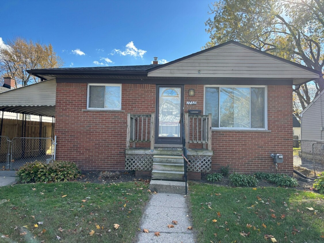 Primary Photo - 1760 E Harry Ave