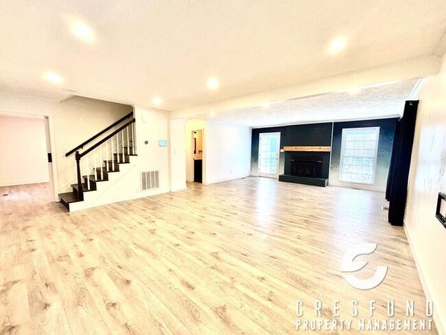 Building Photo - 4 Bed, 2.5 Bath - MINUTES FROM FORT LIBERT...