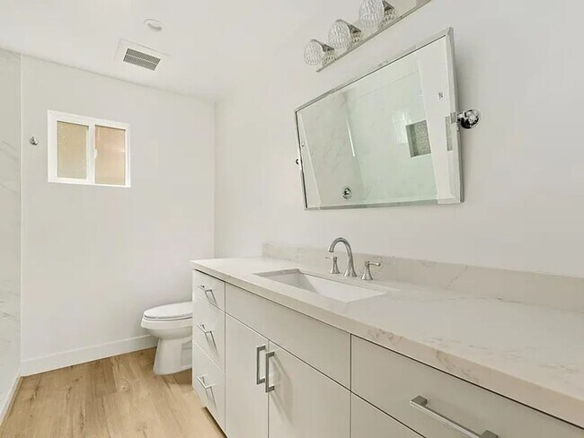 Foto del edificio - Luxury Meets Privacy | Stunning Detached 1-Bedroom ADU