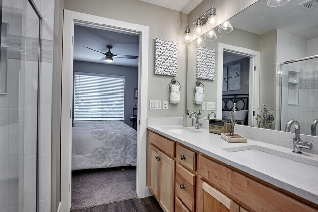 Building Photo - Creekline Townhomes