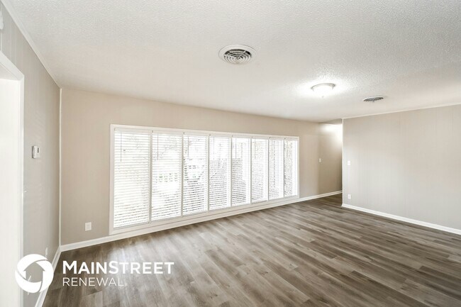 Foto del edificio - 3822 Hermitage Rd E