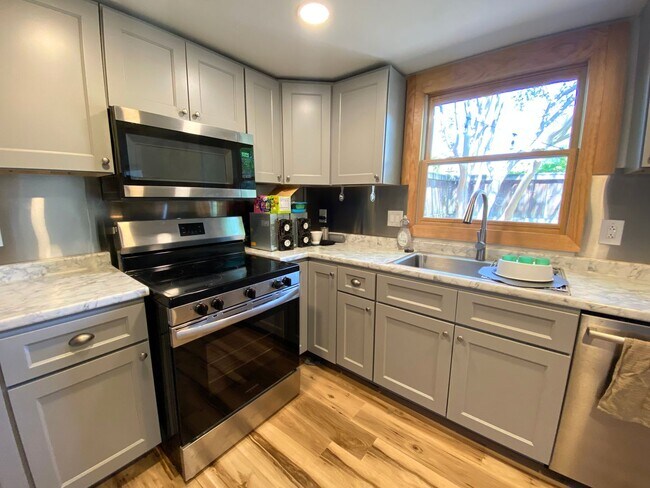 SUMMIT CHASE #15 | 2 BED 1.5 BATH FIVE POI... - SUMMIT CHASE #15 | 2 BED 1.5 BATH FIVE POI... Townhome