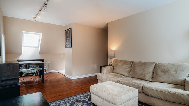 Building Photo - 1224 N Dearborn St