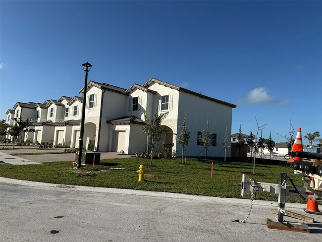 Foto del edificio - 2405 SE 28th St