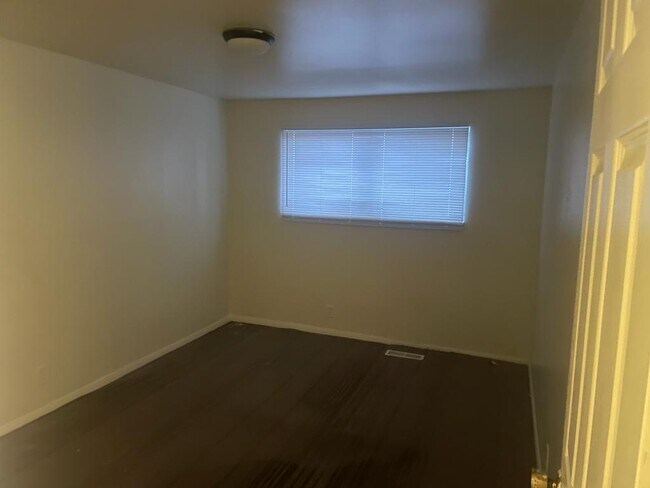 Building Photo - 1158 S Graff Cir