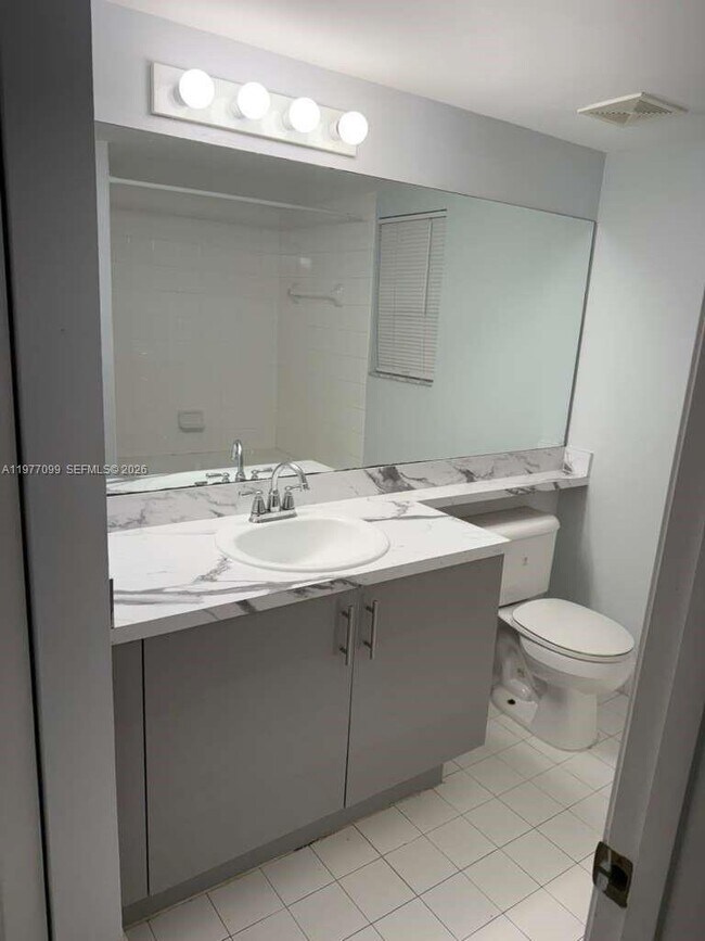 Foto del edificio - 677 SW 111th Ave