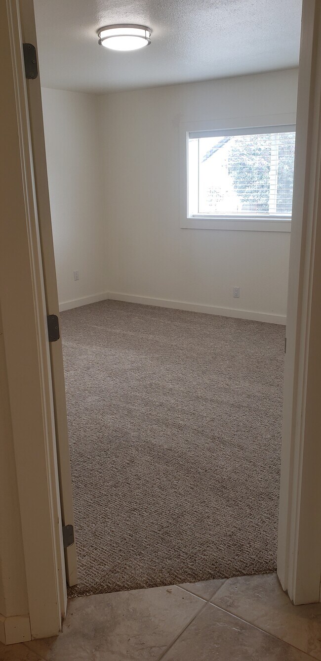 Building Photo - 576 K St